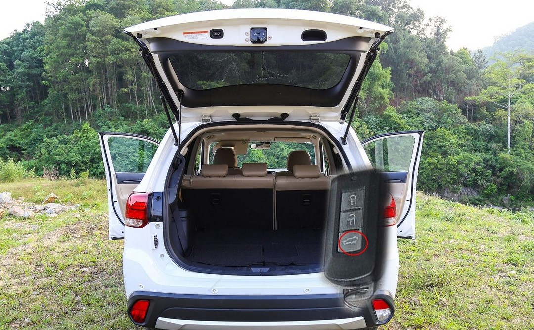 lót cốp outlander